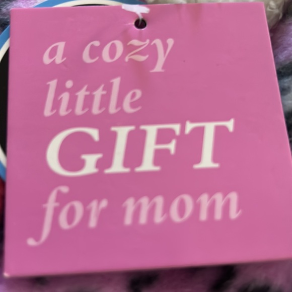 Snoozies Foot Coverings/Slippers Cozy Non-skid Soles Perfect Gift for Mom - Picture 3 of 5